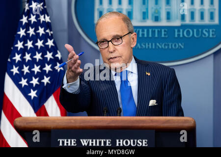 Briefing con la stampa sul G7 con Larry Kudlow, Direttore della nazionale degli Stati Uniti Consiglio economico, nella Casa Bianca Press Briefing Room alla Casa Bianca a Washington. Foto Stock