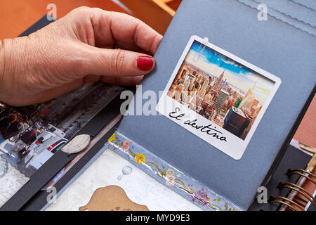 Scapbook new york album con carta testurizzata el destino Foto Stock