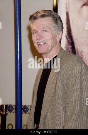 07 Dec 2000, Los Angeles, California, Stati Uniti d'America --- didascalia originale: Los Angeles, California: La premiere del cast di distanza si è tenuto presso il Westwood Village Theatre di Los Angeles. --- Image by © . / USATom Skerrit Red Carpet Event, verticale, STATI UNITI D'AMERICA, industria cinematografica, celebrità, fotografia, Bestof, arte cultura e intrattenimento, Topix celebrità moda / Verticale, meglio di, evento nella vita di Hollywood - California, moquette rossa e dietro le quinte, USA, industria cinematografica, celebrità, movie celebrità, personaggi televisivi, musica celebrità, fotografia, Bestof, arte cultura e intrattenimento, Topix, verticale, uno pe Foto Stock