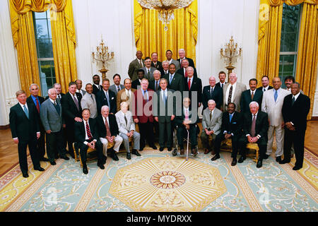 Pranzo con i membri del Baseball Hall of Fame. Marvin Bush visita l'Ufficio Ovale. Membro sala pranzo con i membri del Baseball Hall of Fame Pres. Geo W. Bush con sala di pranzo famers alla casa bianca, 3 31 2004 Foto Stock