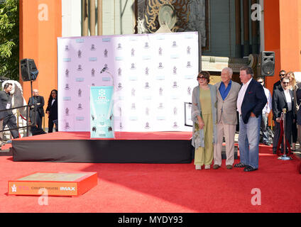 Christopher Plummer onorato con la mano e ingombro a TCL Chinese Theatre di Los Angeles. Marzo 27, 2015.Christopher Plummer, Shirley Maclaine , William Shatner 083 evento nella vita di Hollywood - California, tappeto rosso Evento, STATI UNITI D'AMERICA, industria cinematografica, celebrità, fotografia, Bestof, arte cultura e intrattenimento, Topix celebrità moda, migliori della vita di Hollywood, evento nella vita di Hollywood - California, movie celebrità, personaggi televisivi, musica celebrità, Topix, Bestof, arte cultura e intrattenimento, fotografia, inchiesta tsuni@Gamma-USA.com , Tsuni Credito / STATI UNITI D'AMERICA, onorata con mano e footprin Foto Stock