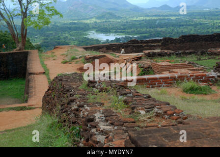 Cima della Rocca di Sigiriya, Sigiriya, Provincia Centrale, Sri Lanka. Foto Stock