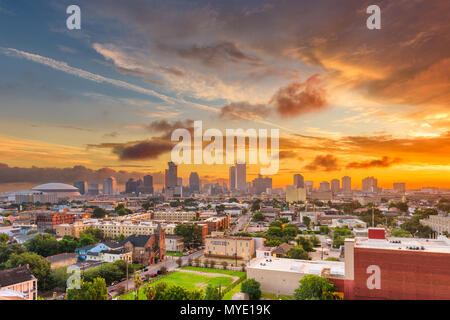 New Orleans, Louisiana, Stati Uniti d'America skyline del centro al tramonto. Foto Stock