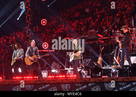 Nashville, TN, Stati Uniti d'America. Il 6 giugno, 2018. 06 Giugno 2018 - Nashville, Tennessee - LANco. 2018 CMT Music Awards tenutosi presso la Bridgestone Arena. Photo credit: Laura Farr/AdMedia Credito: Laura Farr/AdMedia/ZUMA filo/Alamy Live News Foto Stock