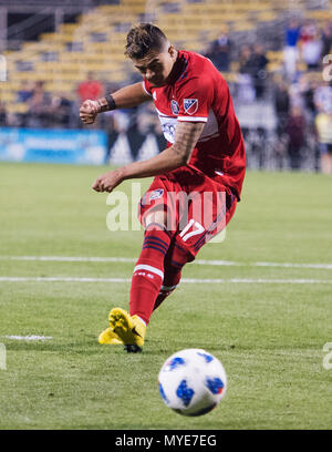 Columbus, Ohio, Stati Uniti d'America. 6 giugno 2018: Chicago Fire in avanti Diego Campos (17) scatti una penalizzazione shot durante rigori contro Columbus Crew SC a Lamar Hunt aperto in Columbus, OH, Stati Uniti d'America. Brent Clark/Alamy Live News Foto Stock