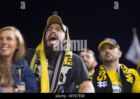 Columbus, Ohio, Stati Uniti d'America. 6 giugno 2018: Columbus Crew SC ventole allietare il loro team su contro Chicago Fire portiere Richard Sanchez durante rigori a Lamar Hunt Open Cup in Columbus, OH, Stati Uniti d'America. Brent Clark/Alamy Live News Foto Stock