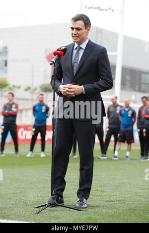 Madrid, Spagna. 5 Giugno, 2018. Pedro Sanchez (ESP) Calcio/Calcetto : il Primo Ministro spagnolo Pedro Sanchez rivolgendosi presso l'incoraggiamento party presso la Ciudad Deportiva de Real Futbol FEDERACION ESPANOLA in Spagna a Madrid . Credito: AFLO/Alamy Live News Foto Stock