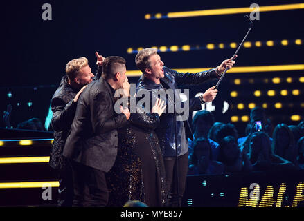 Nashville, TN, Stati Uniti d'America. Il 6 giugno, 2018. 06 Giugno 2018 - Nashville, Tennessee - Chrissy Metz, Joe Don Rooney, Jay DeMarcus, Gary LeVox, Rascal Flatts. 2018 CMT Music Awards tenutosi presso la Bridgestone Arena. Photo credit: Laura Farr/AdMedia Credito: Laura Farr/AdMedia/ZUMA filo/Alamy Live News Foto Stock