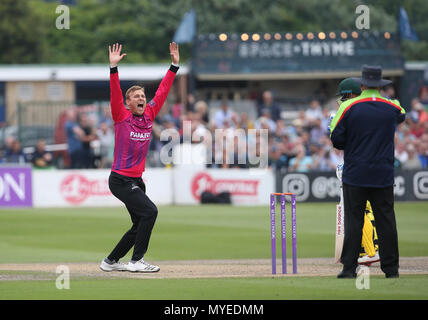 Hove, Regno Unito. Il 7 giugno, 2018. Danny Briggs del Sussex celebra tenendo il paletto di D'Arcy a corto di Australia durante il tour match tra Sussex v Australia al primo centro di County Ground, Hove su 7 giugno, 2018 nel Sussex, Inghilterra. Solo uso editoriale Credito: Paolo Terry foto/Alamy Live News Foto Stock