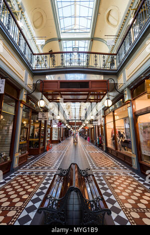 Adelaide Arcade, un antico patrimonio mall costruiti nel XIX secolo la manutenzione di negozi di specialità. Foto Stock