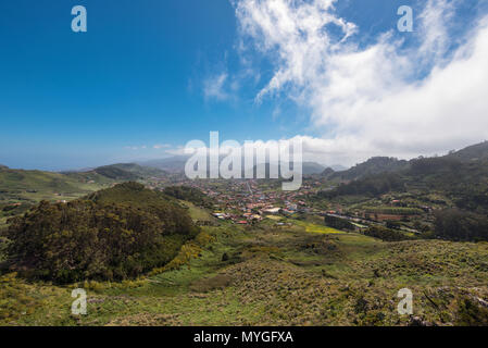 Punto di vista Jardina nell'isola di Tenerife. Las Mercedes e La Laguna Village in background Foto Stock