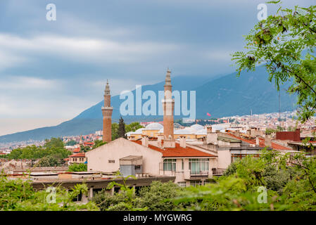 Vista aerea della città di Bursa grande moschea o Ulu Cami è più grande moschea di Bursa, Turchia.20 Maggio 2018 Foto Stock