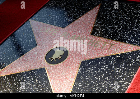 La stella di Hollywood sul marciapiede - Cate Blanchett onorato con una stella sulla Hollywood Walk of Fame a Los Angeles. - BlanchettCate 34.jpgBlanchettCate 34 evento nella vita di Hollywood - California, tappeto rosso Evento, STATI UNITI D'AMERICA, industria cinematografica, celebrità, fotografia, Bestof, arte cultura e intrattenimento, Topix celebrità moda, migliori della vita di Hollywood, evento nella vita di Hollywood - California, movie celebrità, personaggi televisivi, musica celebrità, Topix, Bestof, arte cultura e intrattenimento, fotografia, inchiesta tsuni@Gamma-USA.com , Tsuni Credito / STATI UNITI D'AMERICA, premiato con una stella sulla Foto Stock