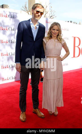 "Book Club" Los Angeles Premiere detenute il Regency Village Theatre di Los Angeles, California. Dotato di: Stephen Merchant, Mircea Monroe dove: Los Angeles, California, Stati Uniti quando: 06 maggio 2018 Credit: Adriana M. Barraza/WENN.com Foto Stock