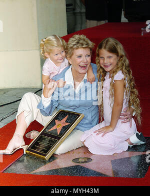 Patty Duke ( con nipoti Elisabetta e Alexandra) ricevuto il 2260th stella sulla Hollywood Walk of Fame a Los Angeles. Agosto 17, 2004. - DukePatty star014.jpgDukePatty star014 evento nella vita di Hollywood - California, tappeto rosso Evento, STATI UNITI D'AMERICA, industria cinematografica, celebrità, fotografia, Bestof, arte cultura e intrattenimento, Topix celebrità moda, migliori della vita di Hollywood, evento nella vita di Hollywood - California, movie celebrità, personaggi televisivi, musica celebrità, Topix, Bestof, arte cultura e intrattenimento, fotografia, inchiesta tsuni@Gamma-USA.com , Tsuni credito Foto Stock