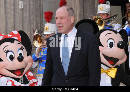 Michael Eisner ha onorato con una stella sulla Hollywood Walk of Fame a Los Angeles. Topolino e Minnie - EisnerMichael star 14.jpgEisnerMichael star 14 evento nella vita di Hollywood - California, tappeto rosso Evento, STATI UNITI D'AMERICA, industria cinematografica, celebrità, fotografia, Bestof, arte cultura e intrattenimento, Topix celebrità moda, migliori della vita di Hollywood, evento nella vita di Hollywood - California, movie celebrità, personaggi televisivi, musica celebrità, Topix, Bestof, arte cultura e intrattenimento, fotografia, inchiesta tsuni@Gamma-USA.com , Tsuni Credito / STATI UNITI D'AMERICA, premiato con una stella sulla Foto Stock