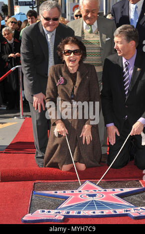 Leslie Caron 11 - Leslie Caron onorato con una stella sulla Hollywood Walk of fame a Los Angeles.Leslie Caron 11 evento nella vita di Hollywood - California, tappeto rosso Evento, STATI UNITI D'AMERICA, industria cinematografica, celebrità, fotografia, Bestof, arte cultura e intrattenimento, Topix celebrità moda, migliori della vita di Hollywood, evento nella vita di Hollywood - California, movie celebrità, personaggi televisivi, musica celebrità, Topix, Bestof, arte cultura e intrattenimento, fotografia, inchiesta tsuni@Gamma-USA.com , Tsuni Credito / STATI UNITI D'AMERICA, premiato con una stella sulla Hollywood Walk ofFame a Los Angeles, 2000 al 2009Leslie auto Foto Stock