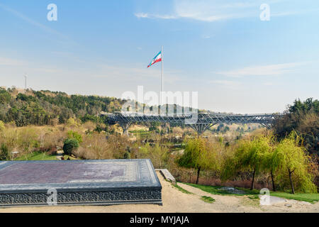 Tehran, Iran - 19 Marzo 2018: vista del Ponte Tabiat Foto Stock