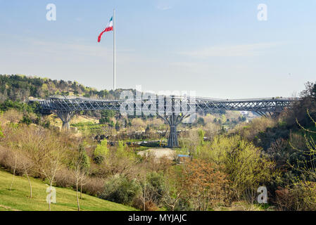 Tehran, Iran - 19 Marzo 2018: vista del Ponte Tabiat Foto Stock