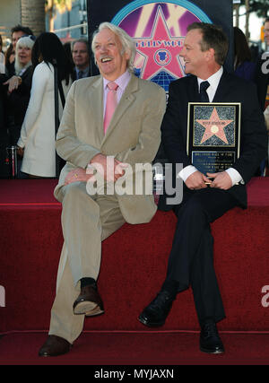 Kiefer e papà Donald Sutherland - Kiefer Sutherland onorato con una stella sulla 20 24 Hollywood Walk of Fame a Los Angeles. - SutherlandKiefer Donald 06.jpgSutherlandKiefer Donald 06 evento nella vita di Hollywood - California, tappeto rosso Evento, STATI UNITI D'AMERICA, industria cinematografica, celebrità, fotografia, Bestof, arte cultura e intrattenimento, Topix celebrità moda, migliori della vita di Hollywood, evento nella vita di Hollywood - California, movie celebrità, personaggi televisivi, musica celebrità, Topix, Bestof, arte cultura e intrattenimento, fotografia, inchiesta tsuni@Gamma-USA.com , Tsuni Credito / U Foto Stock