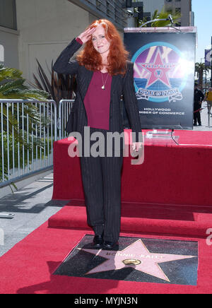 Bonnie Raitt wa s onorato con una stella sulla Hollywood Walk of fame a Los Angeles. La stella è di fronte al record di Capitol Building. Marzo 19, 2002. - RaittBonnie StarHollBlvd06.jpgRaittBonnie StarHollBlvd06 evento nella vita di Hollywood - California, tappeto rosso Evento, STATI UNITI D'AMERICA, industria cinematografica, celebrità, fotografia, Bestof, arte cultura e intrattenimento, Topix celebrità moda, migliori della vita di Hollywood, evento nella vita di Hollywood - California, movie celebrità, personaggi televisivi, musica celebrità, Topix, Bestof, arte cultura e intrattenimento, fotografia, inchiesta tsuni@Gam Foto Stock