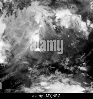 . Inglese: Geostazionario immagini di 2017's tempesta tropicale Kirogi (31W) . Il 17 novembre 2017. Naval Research Laboratory 297 Kirogi Geostationary VIS-IR 2017 Foto Stock