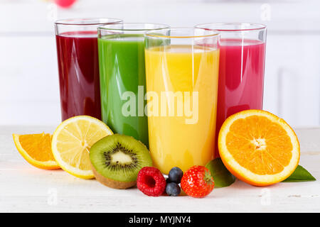 Frullato di succo di arancia frullati di frutta arance frutta mangiare sano fresco drink Foto Stock