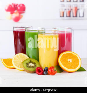 Frullato di succo di arancia frullati di frutta arance piazza frutta mangiare sano fresco drink Foto Stock