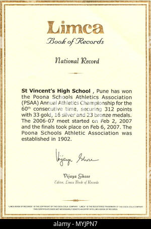 . Inglese: un'immagine dell'Limca libro dei record record detenuto da San Vincenzo di alta scuola di Pune, India. 16 ottobre 2007, 15:19:10. Limca libro dei record 324 Limca record per San Vincenzo Pune Foto Stock