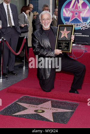 Stan Winston, ( special make up per terminatore, Alien, Jurassic Park & Edward Mani di forbice ) receveid una stella sulla Hollywood Blvd a Los Angeles 02/23/2001 - WinstonStan02#A.jpgWinstonStan02#un evento nella vita di Hollywood - California, tappeto rosso Evento, STATI UNITI D'AMERICA, industria cinematografica, celebrità, fotografia, Bestof, arte cultura e intrattenimento, Topix celebrità moda, migliori della vita di Hollywood, evento nella vita di Hollywood - California, movie celebrità, personaggi televisivi, musica celebrità, Topix, Bestof, arte cultura e intrattenimento, fotografia, inchiesta tsuni@Gamma-USA.com , Credit Foto Stock