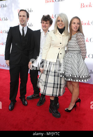 La premiere del film di Paramount Pictures 'Prenota Club' dotata di: Dexter Keaton, Diane Keaton, duca Keaton dove: Westwood, California, Stati Uniti quando: 06 maggio 2018 Credit: FayesVision/WENN.com Foto Stock