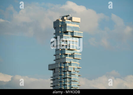 A 60 piani di altezza, il condominio a 56 Leonard San è il più alto edificio in Tribeca, è stato progettato da Herzog & de Meuron e aperto nel 2015. Foto Stock