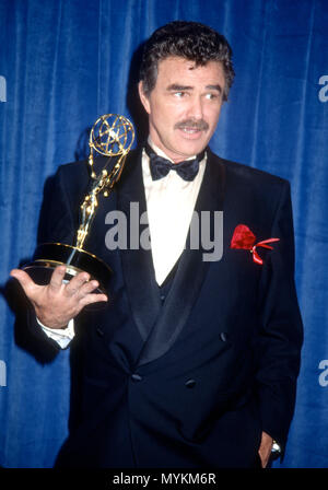 PASADENA, CA - 25 agosto: Attore Burt Reynolds assiste la xliii annuale di Primetime Emmy Awards su agosto 25, 1991 a Pasadena Civic Auditorium di Pasadena, in California. Foto di Barry re/Alamy Stock Photo Foto Stock