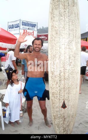 HUNTINGTON Beach, CA - 24 agosto: attore Michael Nouri assiste Bud Pro Surf concorrenza su agosto 24, 1991 a Huntington Beach, California. Foto di Barry re/Alamy Stock Photo Foto Stock