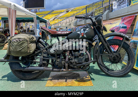 Heraklion, Creta / Grecia - Luglio 6, 2013: vecchio stile militare Harley Davidson durante un veicoli vintage show a Pankritio Stadium. Foto Stock