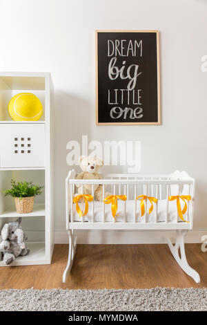 Immagine ritagliata di un moderno e accogliente nursery room Foto Stock