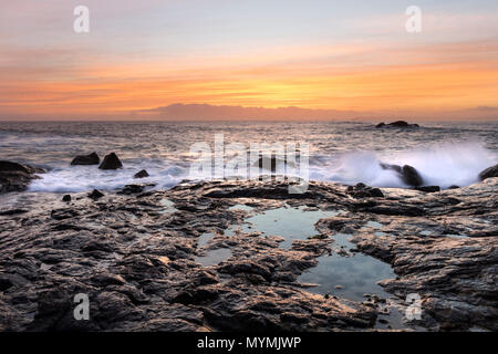 Alba luce su St Ives Bay, Sud Ovest percorso costiero, St Ives, Cornwall, Regno Unito. Foto Stock