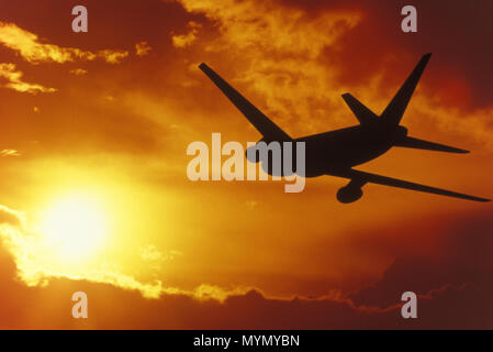 1992 Silhouette storico di volo aereo commerciale Foto Stock