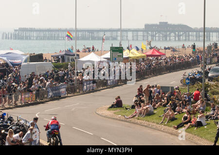 I motociclisti di tutta Europa si incontrano a Hastings Celebrando 40 anni del leggendario Mayday girare in bicicletta1066. La Gran Bretagna è più grande di libero a frequentare la motocicletta festival, Mayday Bank Holiday weekend 2018 dotate di: atmosfera, vista in cui: East Sussex, England, Regno Unito quando: 07 maggio 2018 Credit: Wheatley/WENN Foto Stock