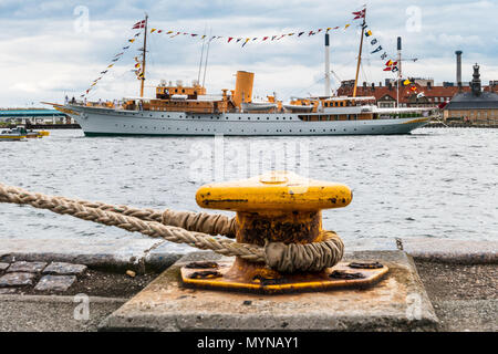 Il Royal Danish Yacht 'Dannebrog' nel porto di Copenhagen Foto Stock