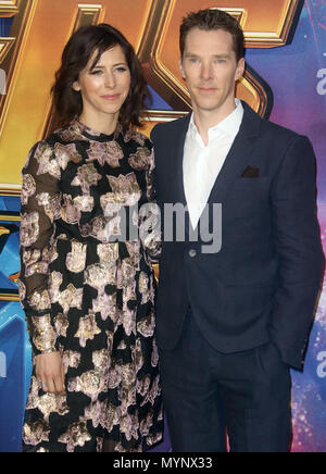 8 aprile 2018 - Benedetto Cumberbatch e Sophie Hunter frequentando vendicatori infinito la guerra UK Fan event a studi televisivi White City di Londra, Englan Foto Stock