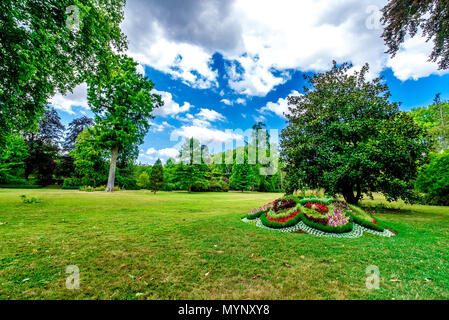 Le impressionanti giardini nei giardini del Palazzo di Versailles in Francia. Foto Stock