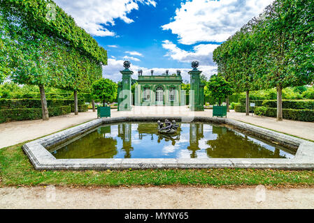 Le impressionanti giardini nei giardini del Palazzo di Versailles in Francia. Foto Stock