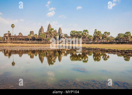 Angkor Wat, Cambogia - uno il più grande monumento religioso del mondo e il più famoso del paese. Nella foto il tempio principale Foto Stock