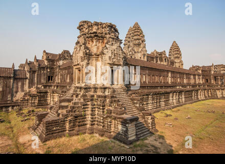 Angkor Wat, Cambogia - uno il più grande monumento religioso del mondo e il più famoso del paese. Nella foto il tempio principale Foto Stock