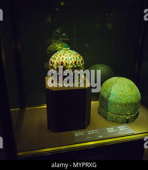 Vienna, Austria - 22 Ottobre 2017: Corona di Stefan Bocskay nel tesoro imperiale o Kaiserliche Schatzkammer presso il palazzo Hofburg Foto Stock