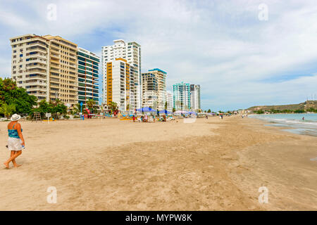 Salinas Ecuador - Aprile13, 2016: moderni edifici condominiali da Playa de Chipipe in Salinas Ecuador. Foto Stock