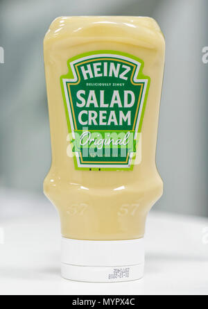 Bottiglia di Heinz crema insalata, Heinz introdotto per la prima volta insalata crema nel 1914. Foto Stock