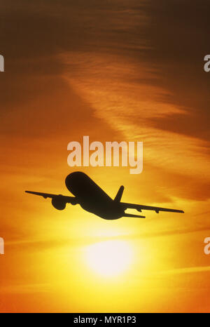 1992 Silhouette storico di volo aereo commerciale Foto Stock
