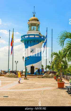 Guayaquil, Ecuador - 16 Aprile 2016: faro sul trop della collina di Santa Ana a Guayaquil in Ecuador. Foto Stock